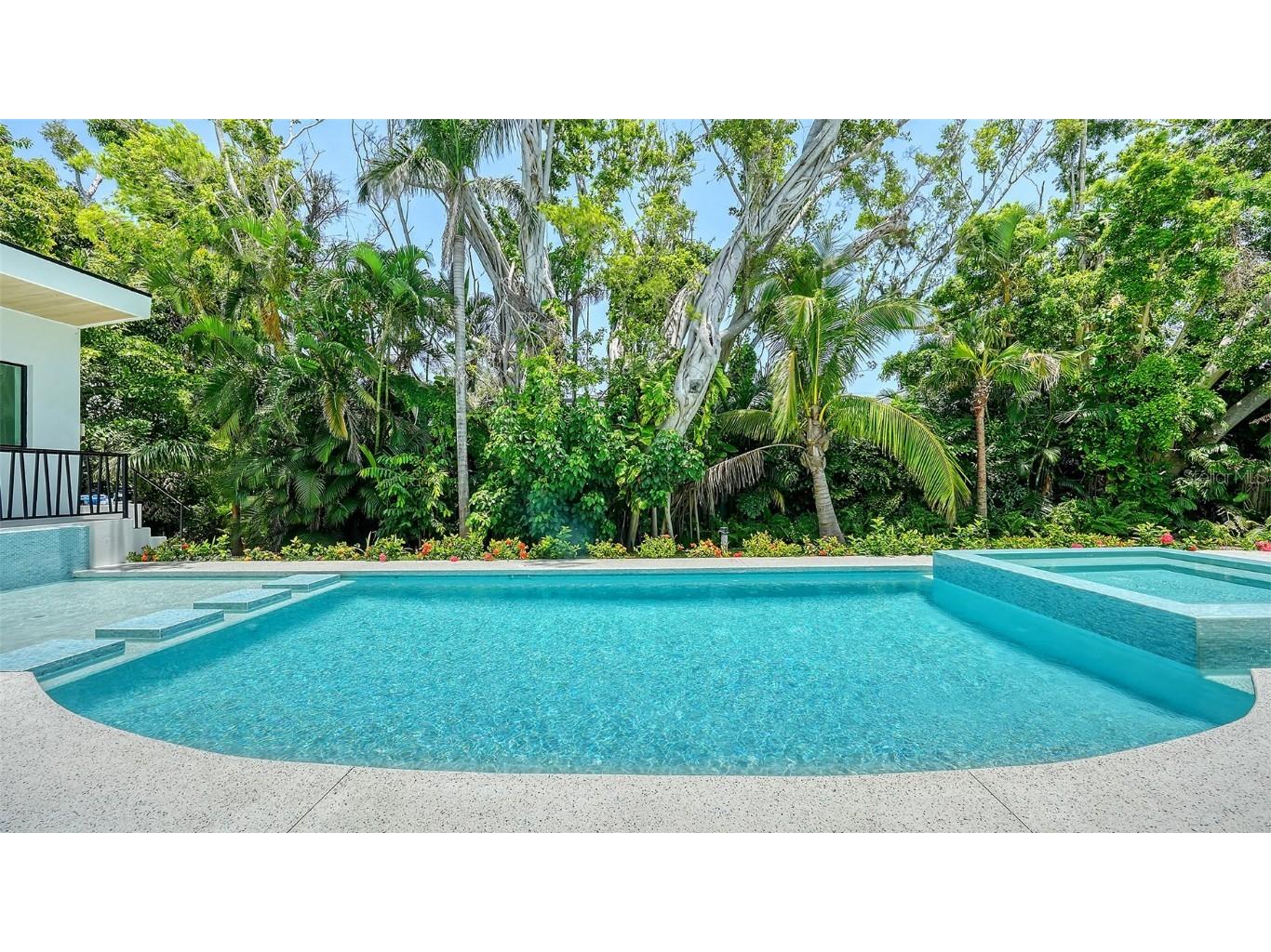 1607 Flower Drive Sarasota FL 34239 A4653737 image57