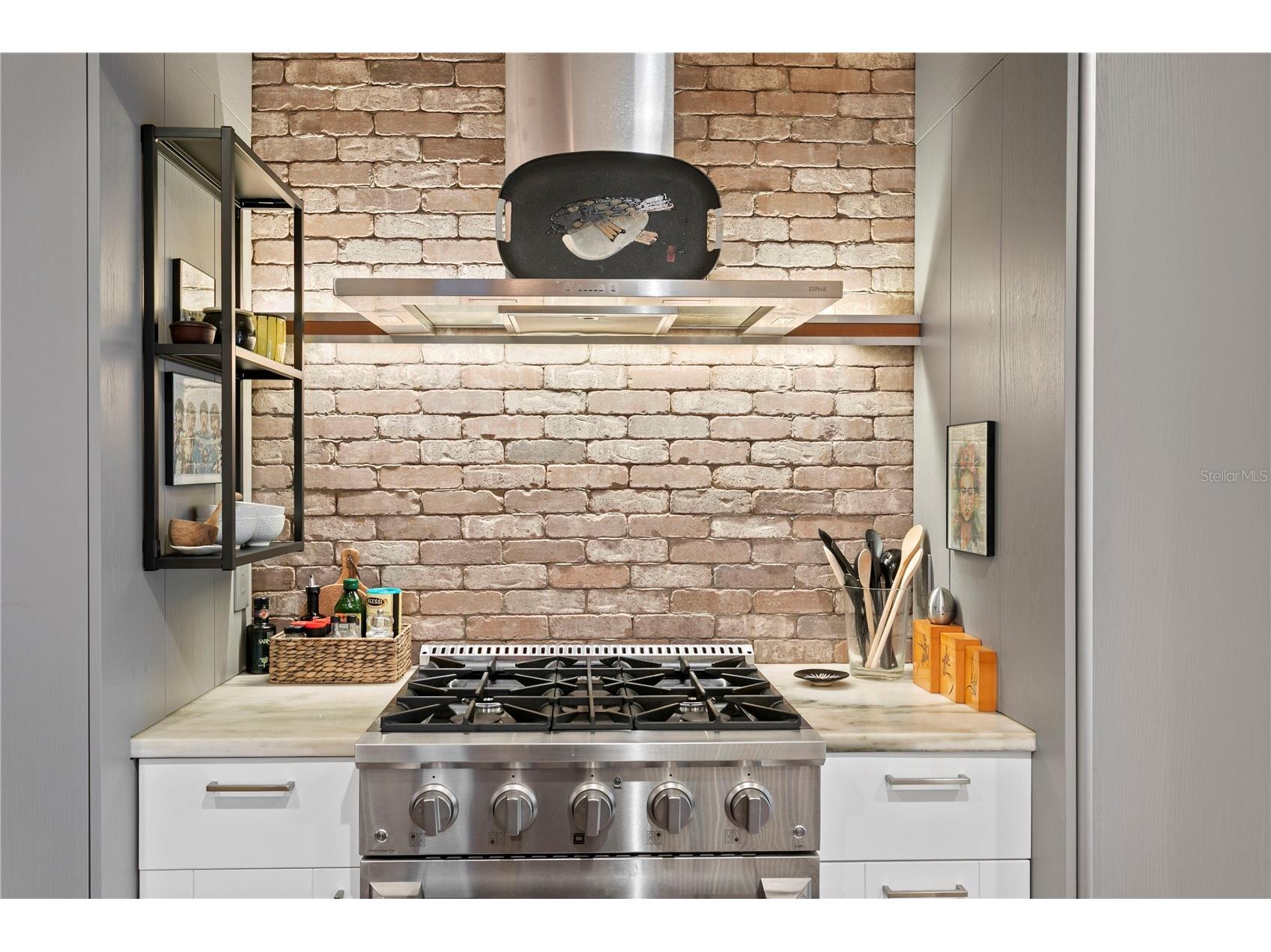 161 15th Avenue NE Saint Petersburg FL 33704 TB8509698 image25
