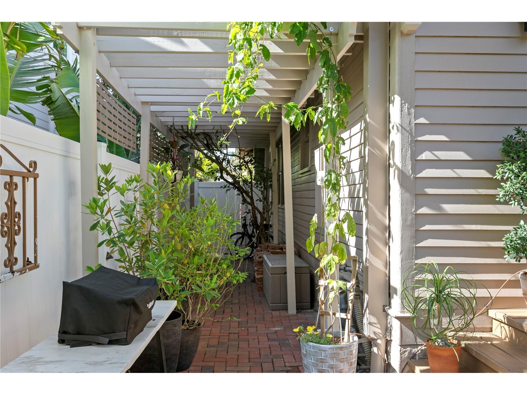 161 15th Avenue NE Saint Petersburg FL 33704 TB8509698 image49