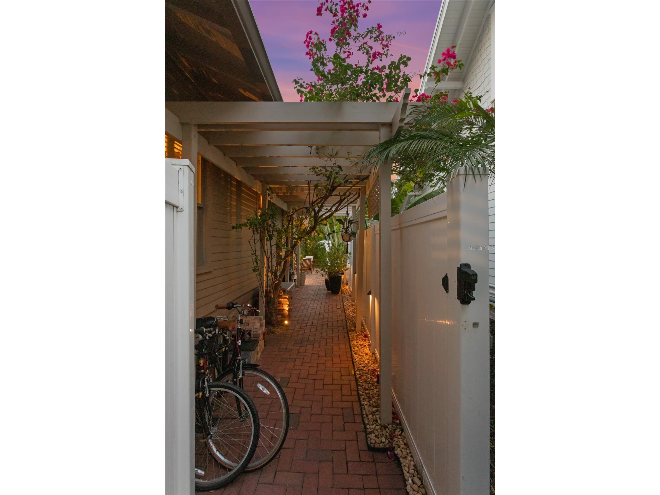 161 15th Avenue NE Saint Petersburg FL 33704 TB8509698 image61
