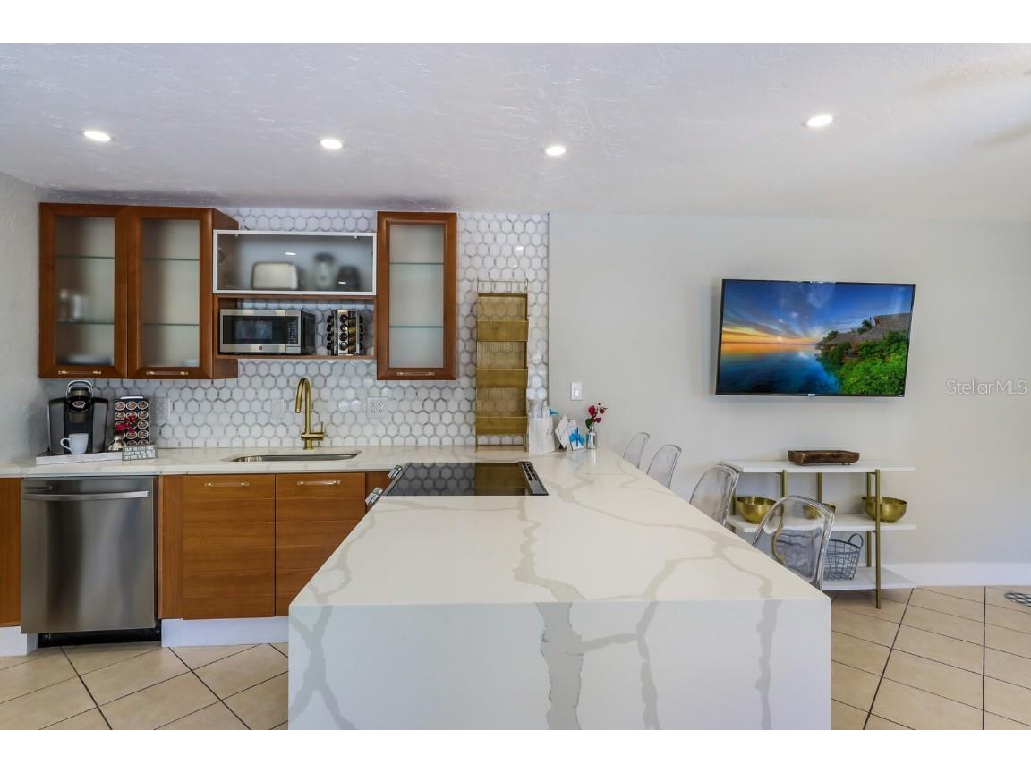 161 Golden Gate Point #1 Sarasota FL 34236 A4654483 image19