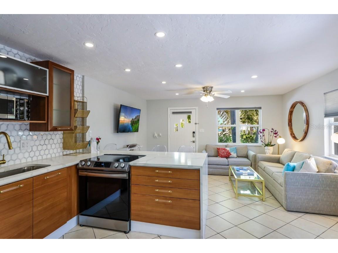 161 Golden Gate Point #1 Sarasota FL 34236 A4654483 image21