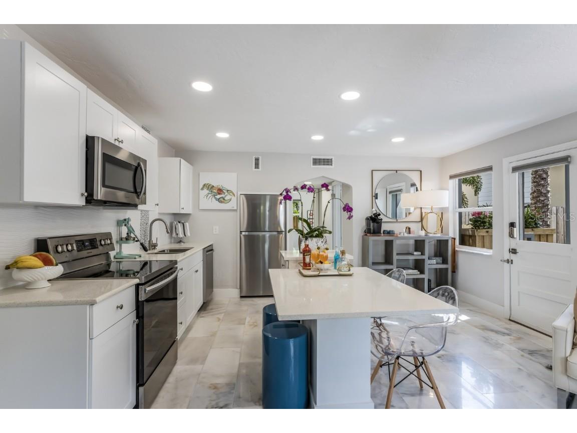 161 Golden Gate Point #4 Sarasota FL 34236 A4654481 image13