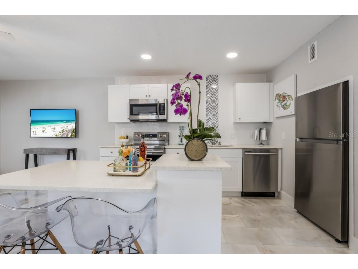 161 Golden Gate Point #4 Sarasota FL 34236 A4654481 image18