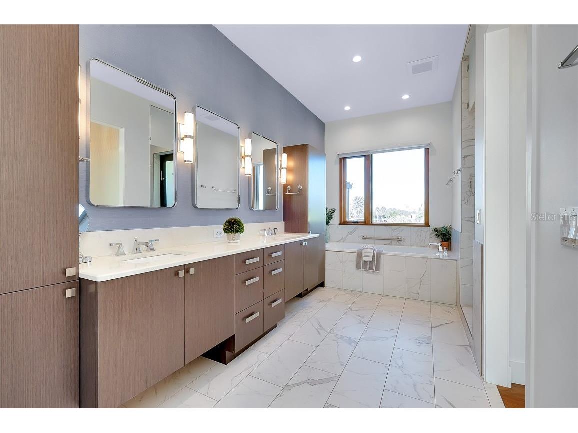 161 S Polk Drive Sarasota FL 34236 A4672276 image35