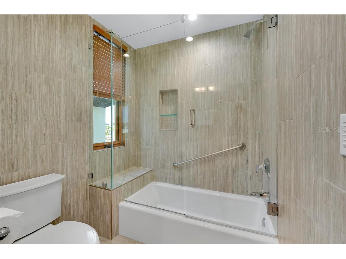 161 S Polk Drive Sarasota FL 34236 A4672276 image41