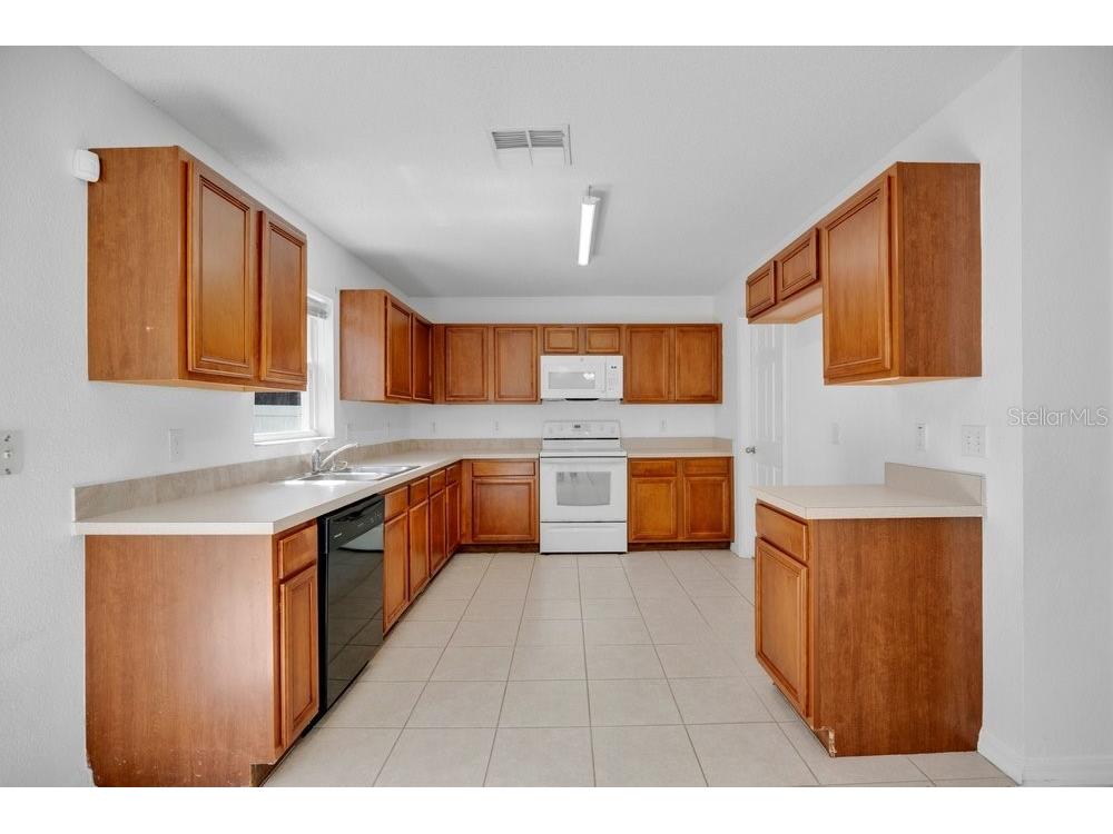 161 Walnut Crest Run Sanford FL 32771 V4948384 image3