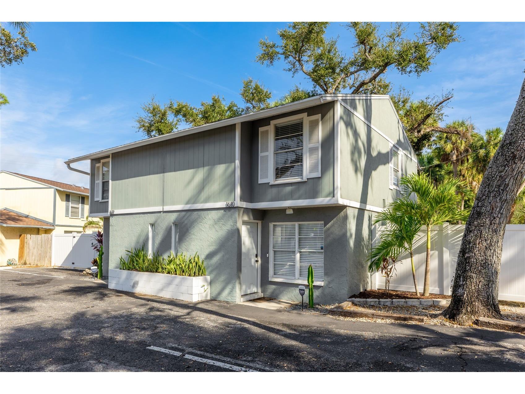 1610 & 1612 N Orange Avenue Sarasota FL 34236 A4673957 image2