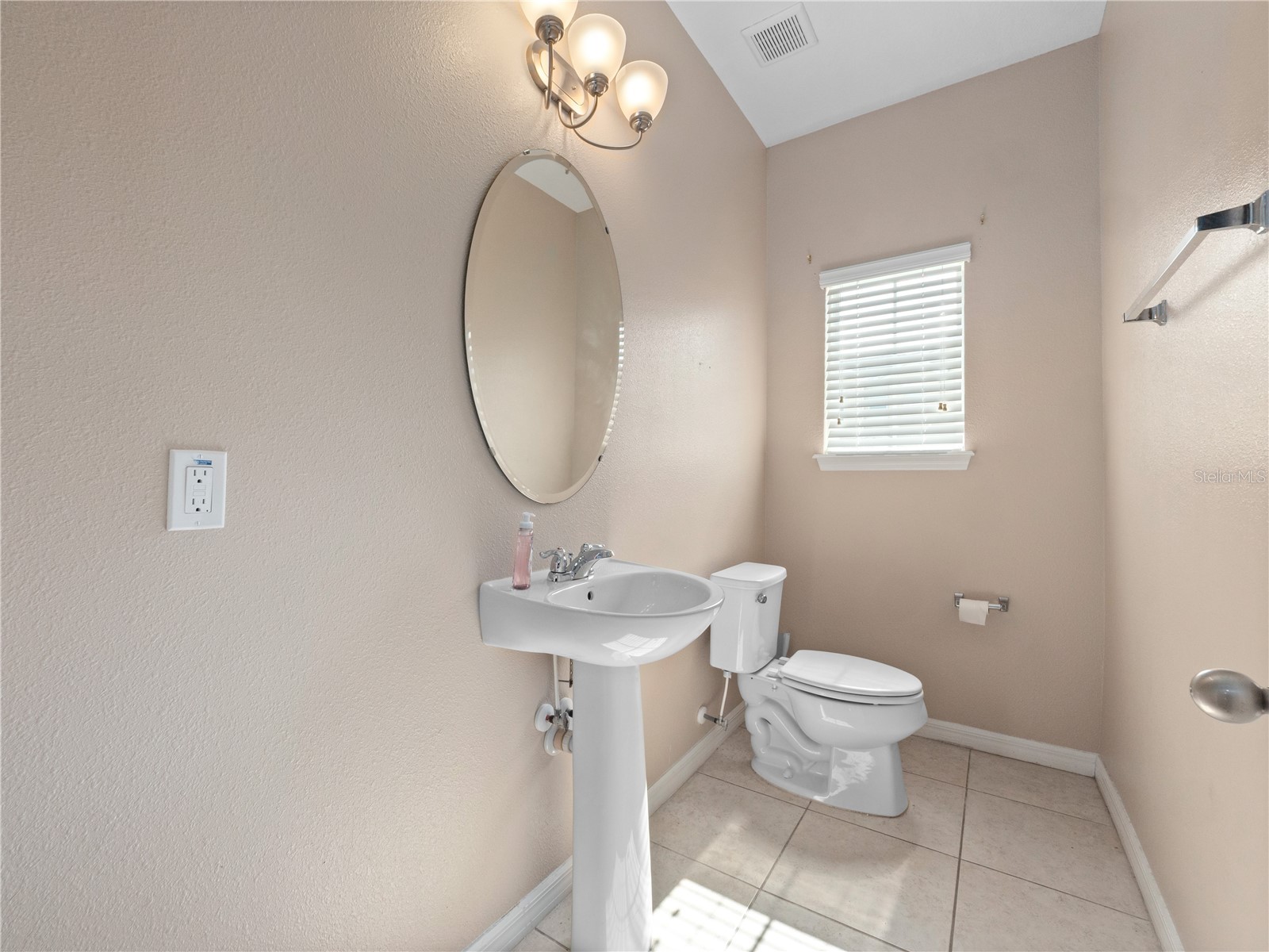 1610 Mohegan Boulevard Kissimmee FL 34744 O6408062 image4