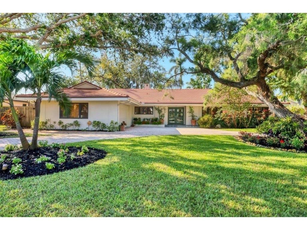 1610 S Lake Shore Drive Sarasota FL 34231 A4670153 image1