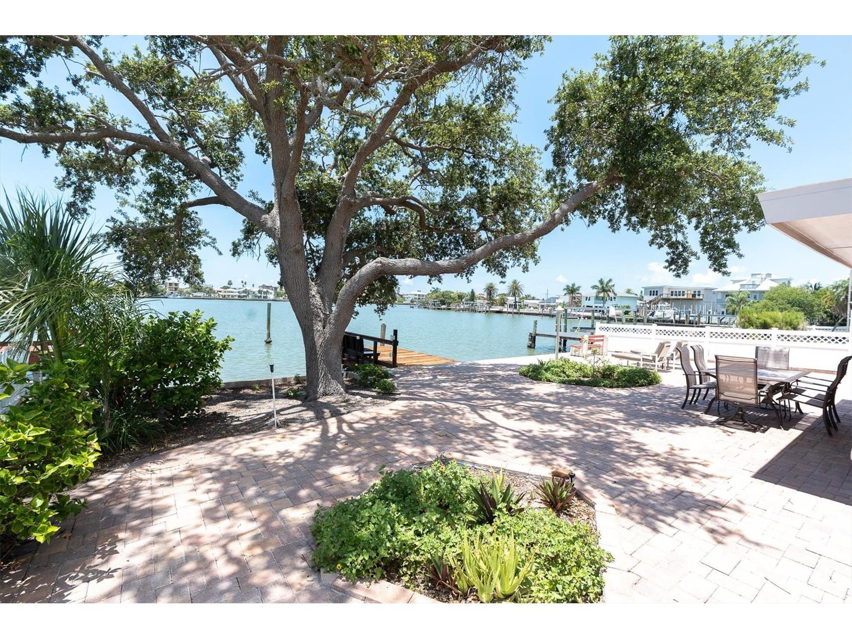 16102 4th Street E Redington Beach FL 33708 - BOCA CIEGA BAY TB8527737 image1