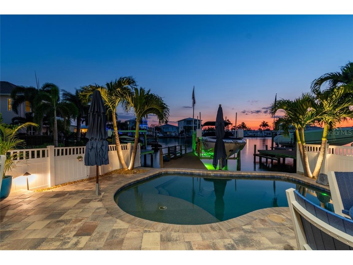 16106 6th Street E Redington Beach FL 33708 - INTRACOASTAL WATERWAY/CANAL TB8396498 image1