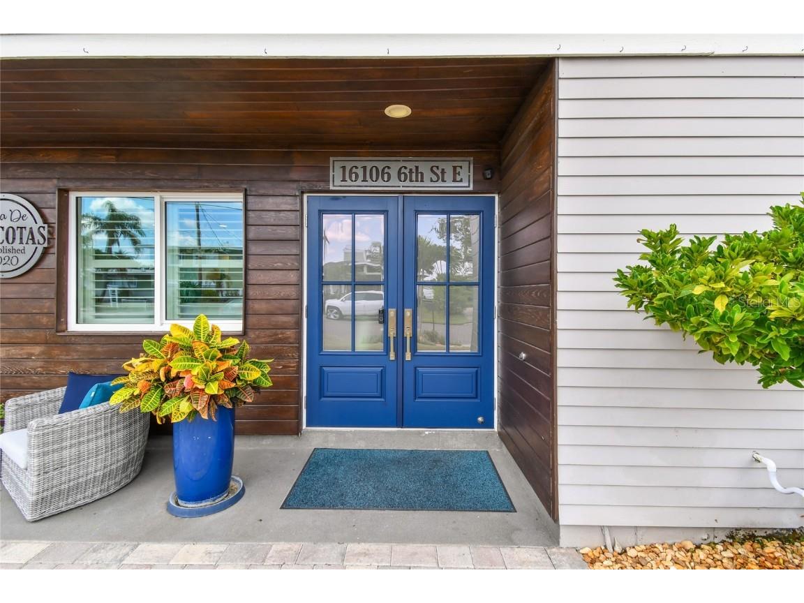 16106 6th Street E Redington Beach FL 33708 - INTRACOASTAL WATERWAY/CANAL TB8396498 image2