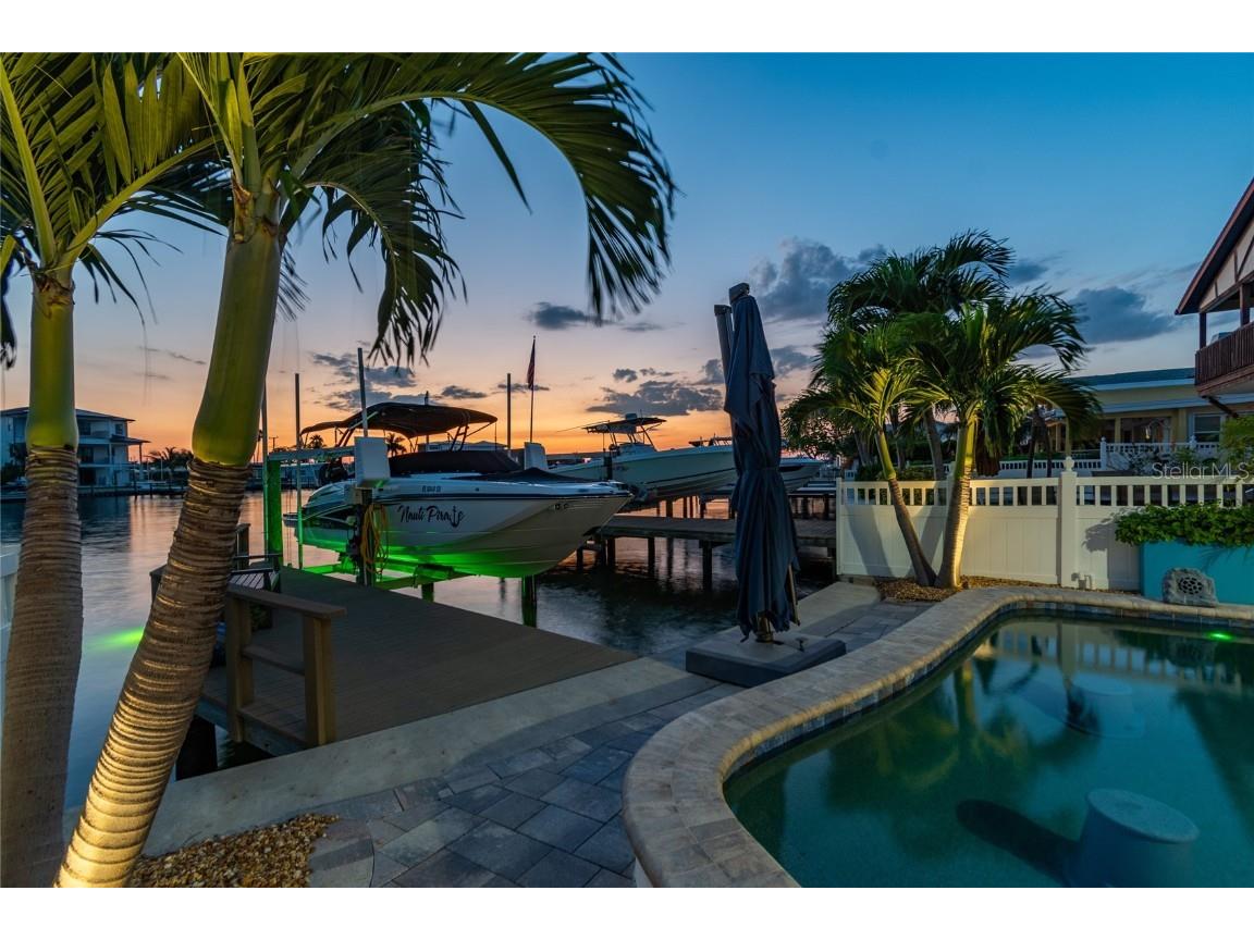 16106 6th Street E Redington Beach FL 33708 - INTRACOASTAL WATERWAY/CANAL TB8396498 image3