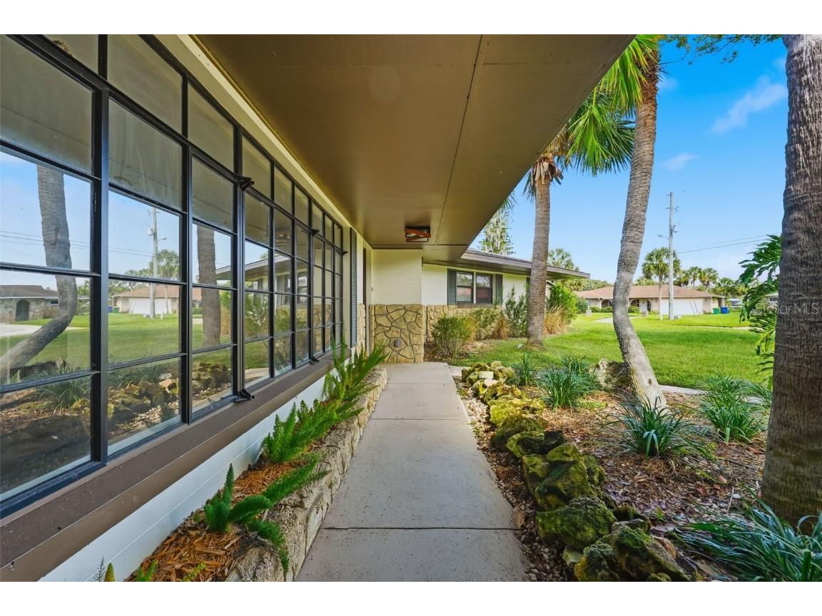 1611 Canal Court Tavares FL 32778 - LAKE EUSTIS G5105084 image8