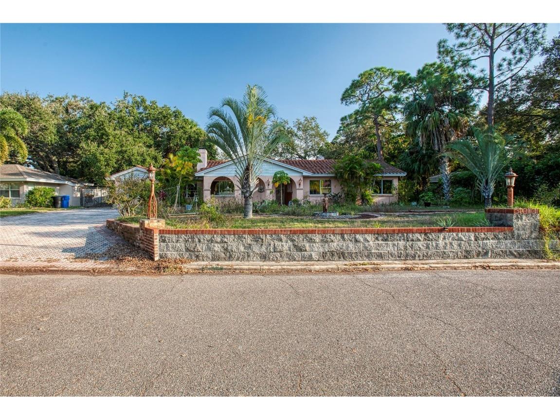 1611 Country Club Road N Saint Petersburg FL 33710 U8184099 image1