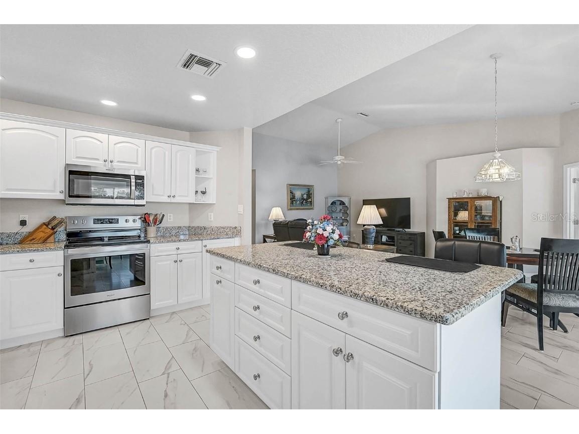 1611 Fairway Oaks Drive Palmetto FL 34221 A4677060 image4