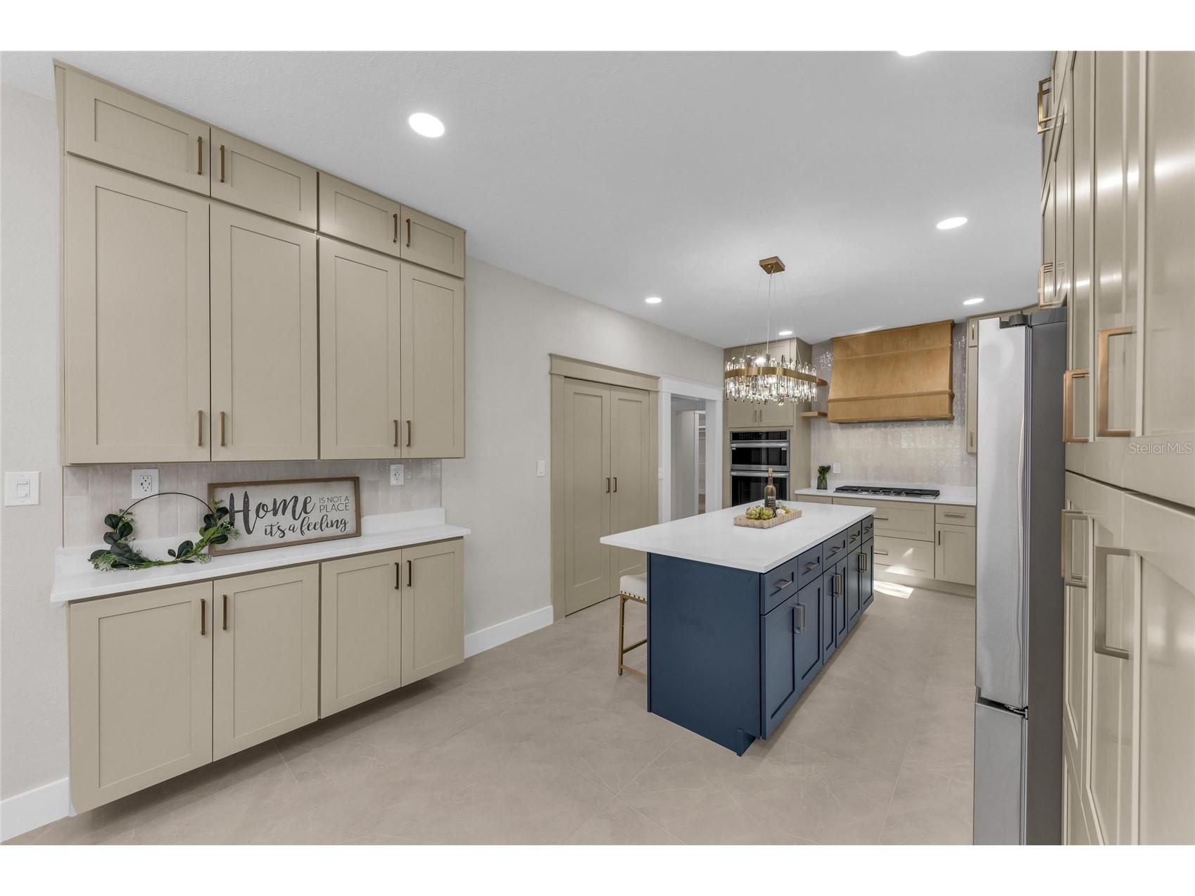 1611 Hyde Park Street Sarasota FL 34239 A4683619 image19