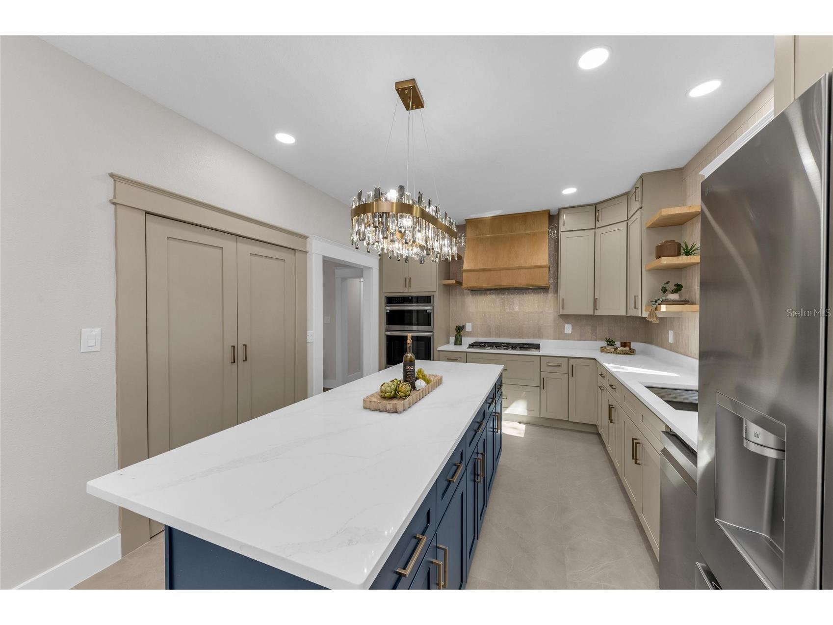 1611 Hyde Park Street Sarasota FL 34239 A4683619 image20