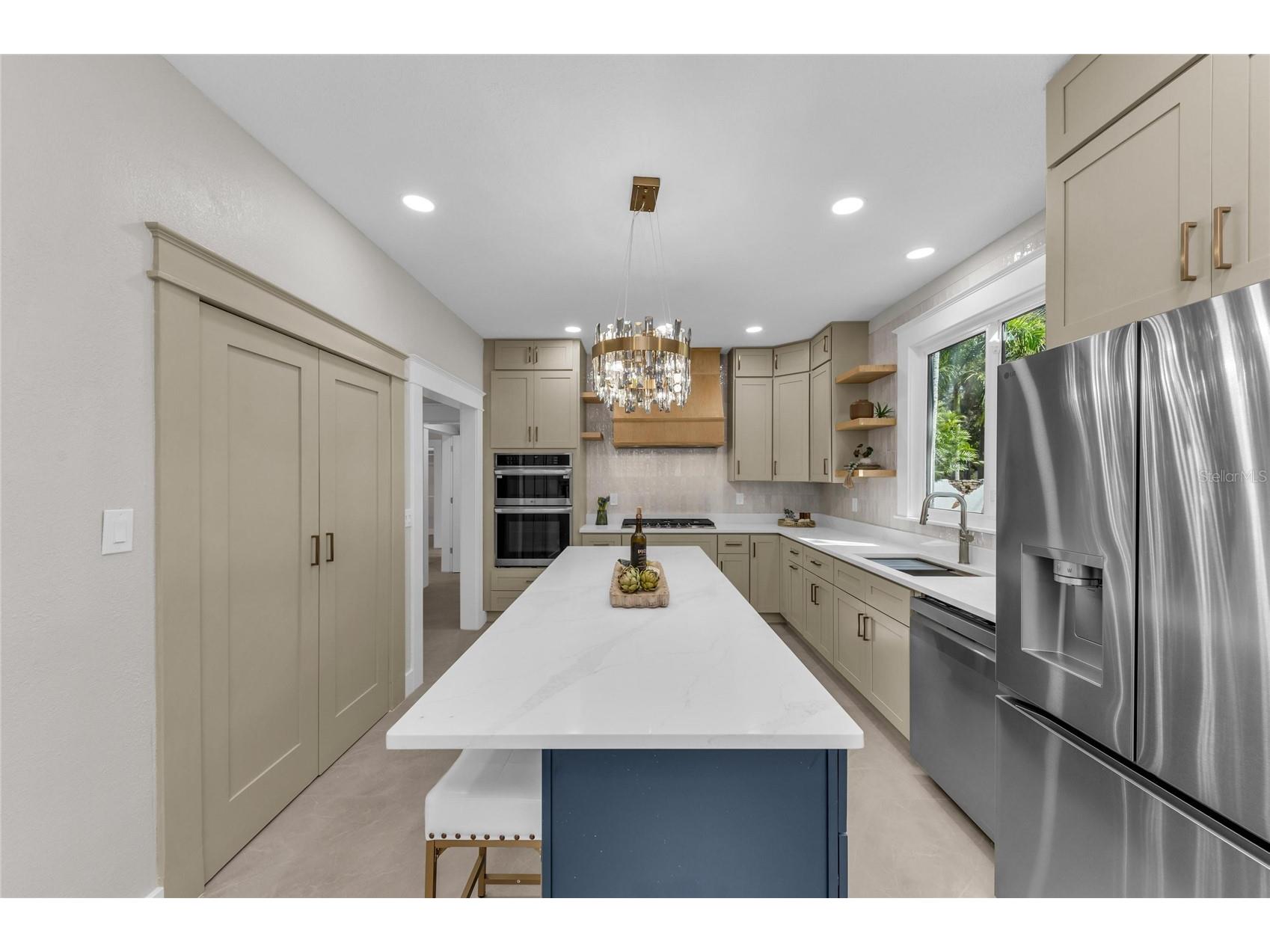 1611 Hyde Park Street Sarasota FL 34239 A4683619 image21