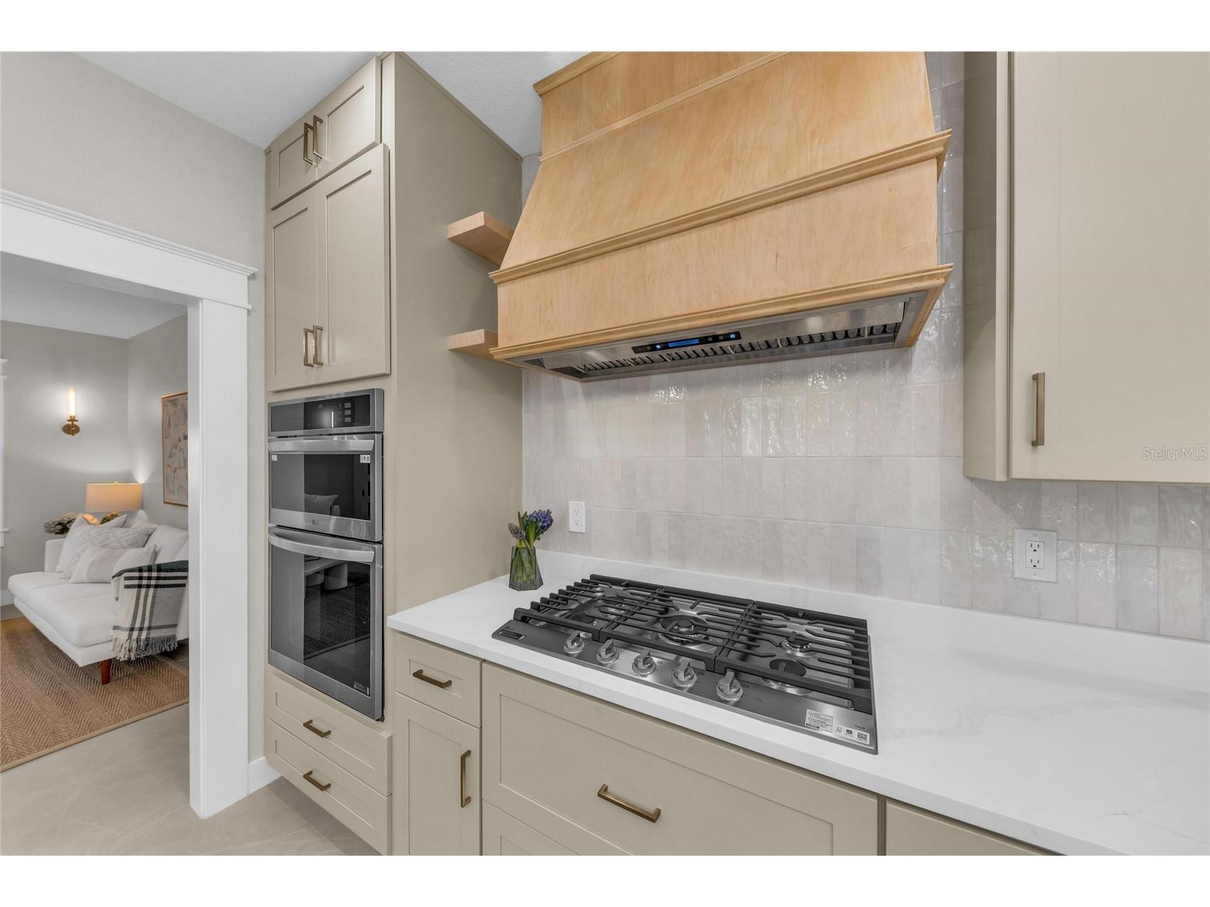 1611 Hyde Park Street Sarasota FL 34239 A4683619 image22