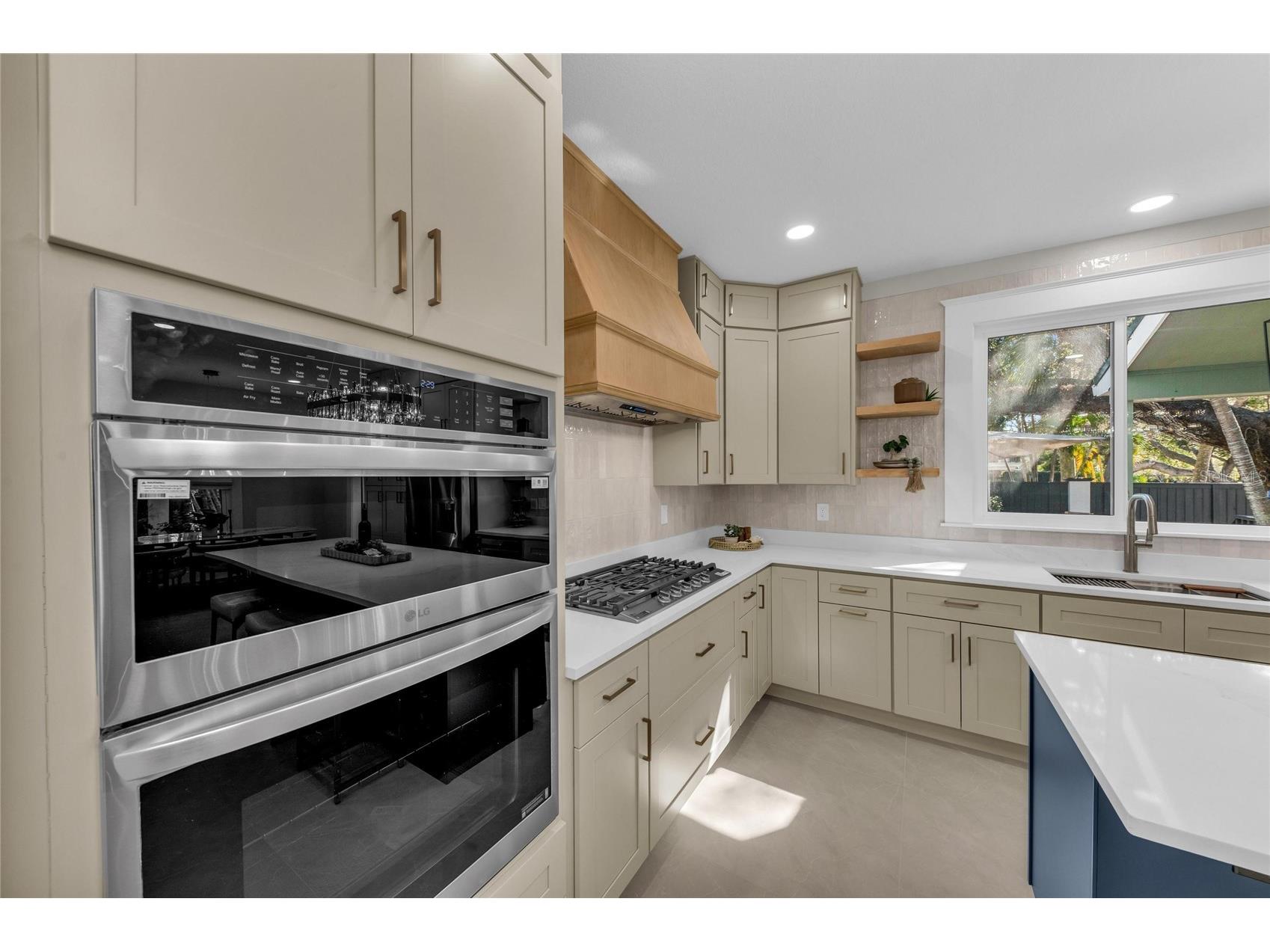 1611 Hyde Park Street Sarasota FL 34239 A4683619 image23