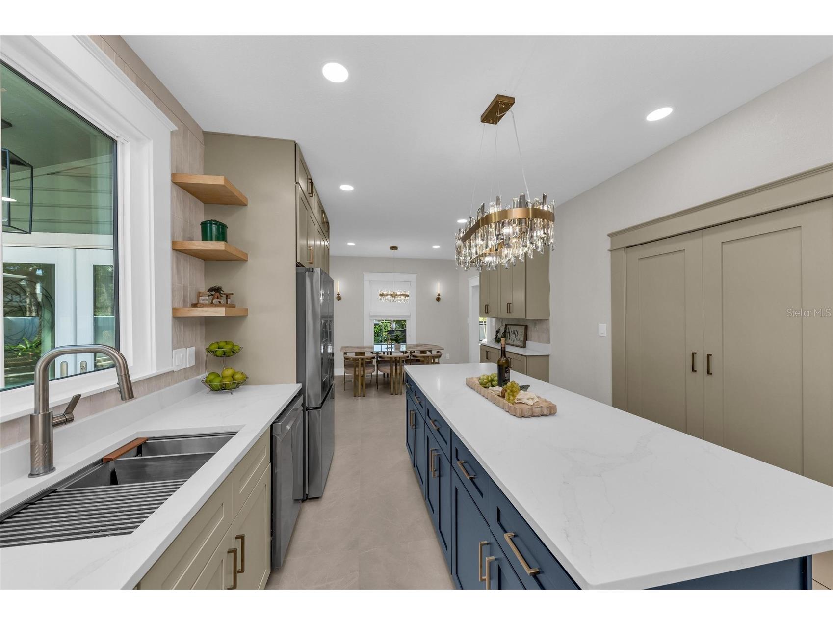 1611 Hyde Park Street Sarasota FL 34239 A4683619 image25
