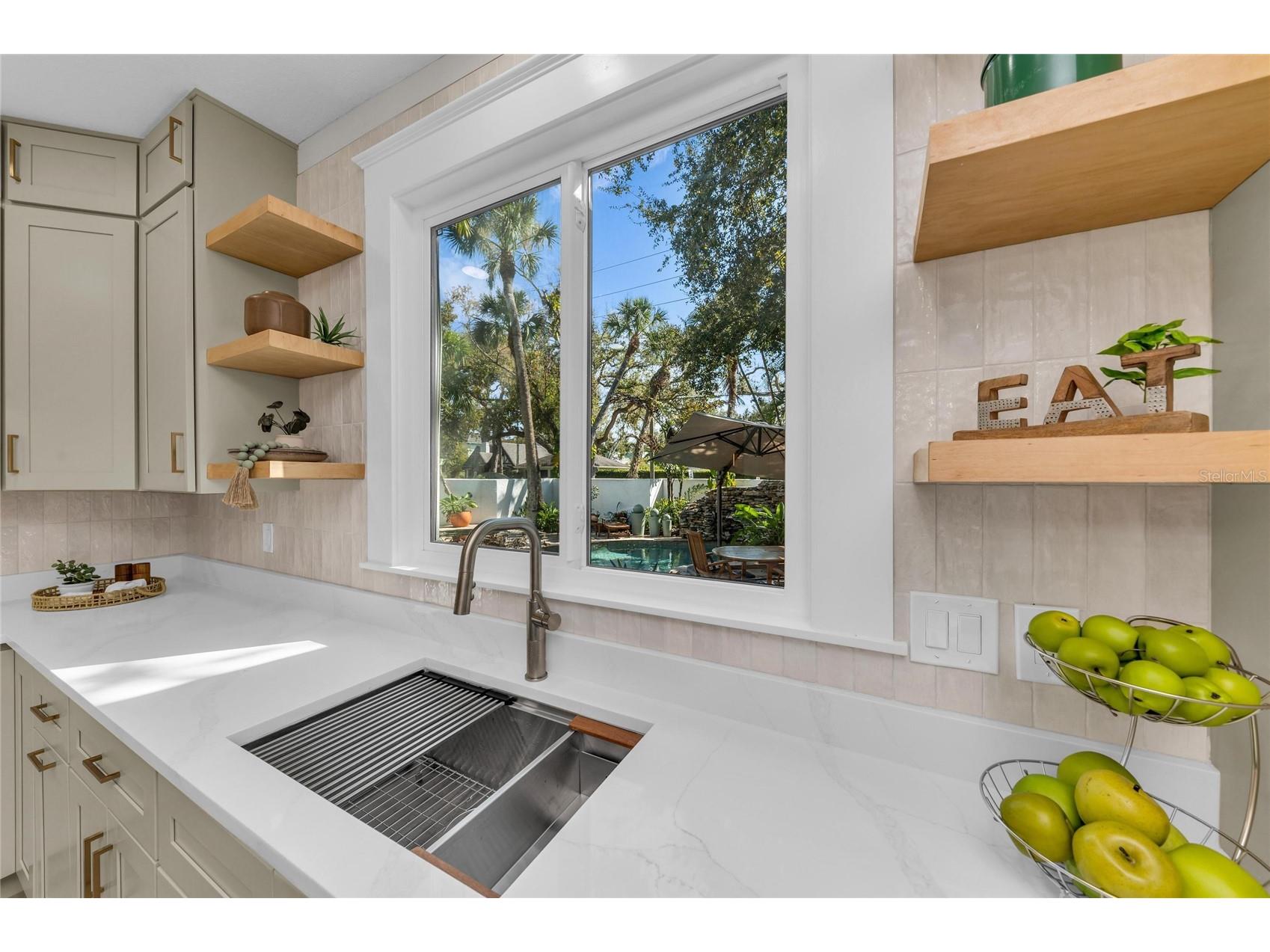 1611 Hyde Park Street Sarasota FL 34239 A4683619 image29