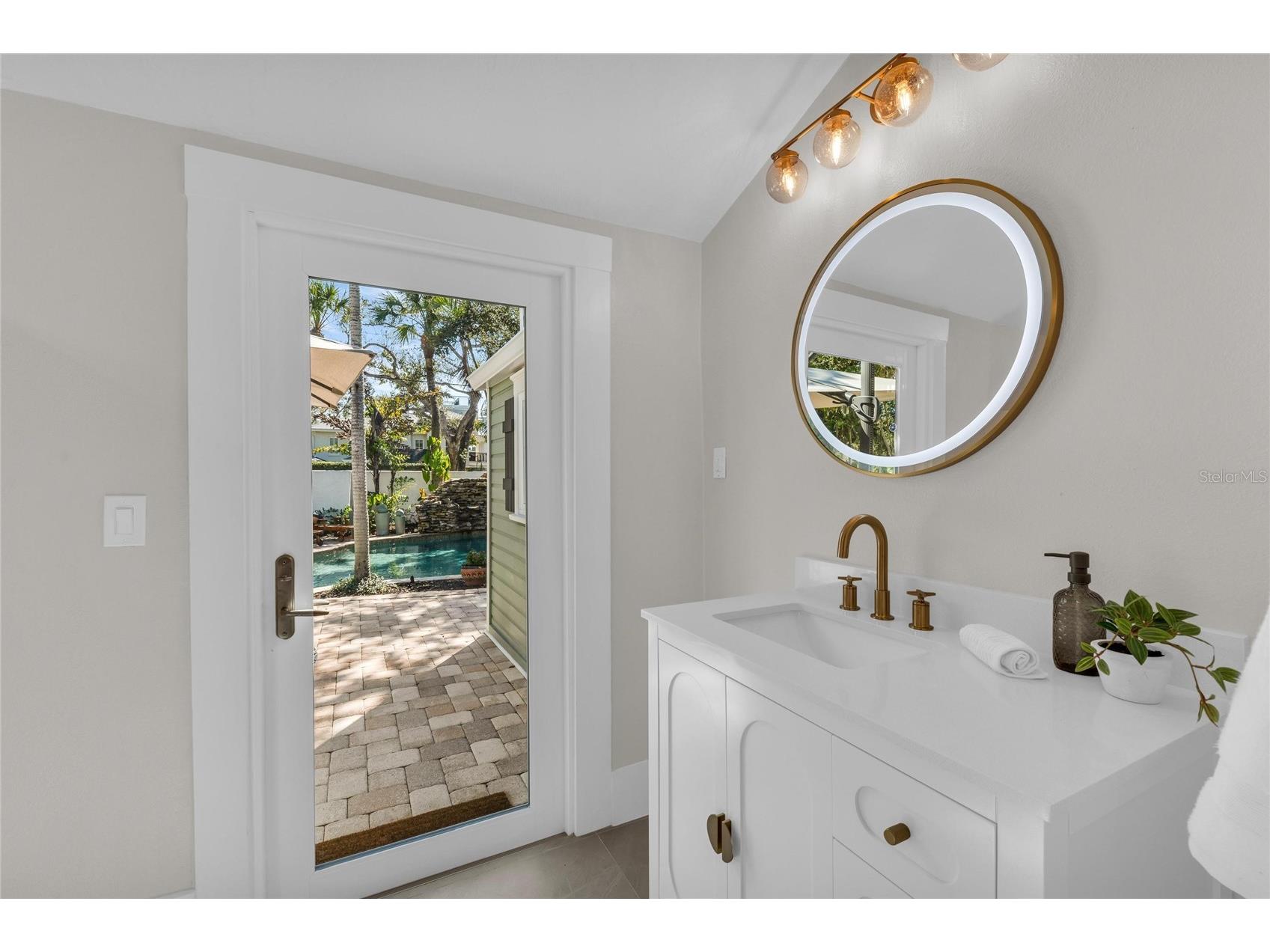 1611 Hyde Park Street Sarasota FL 34239 A4683619 image42