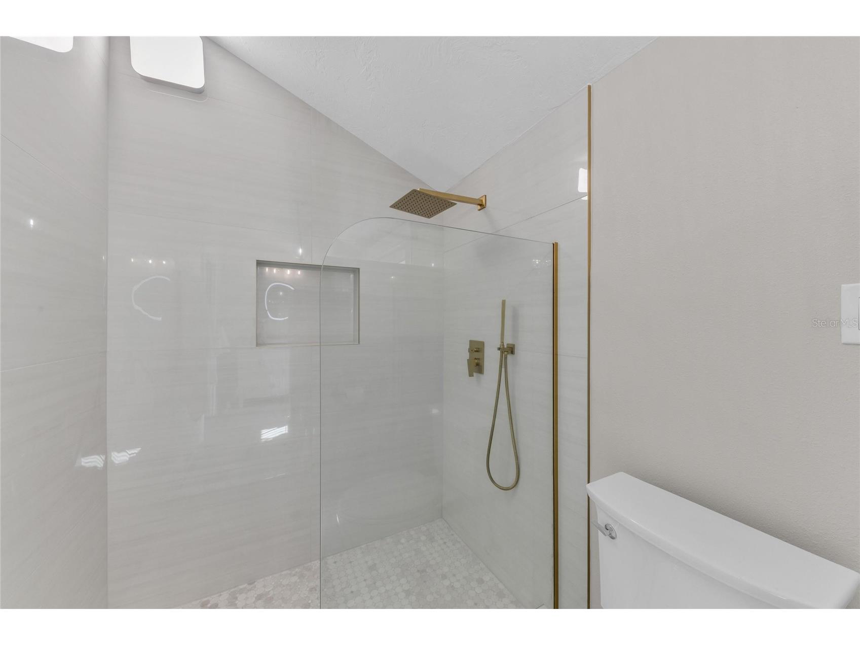 1611 Hyde Park Street Sarasota FL 34239 A4683619 image43