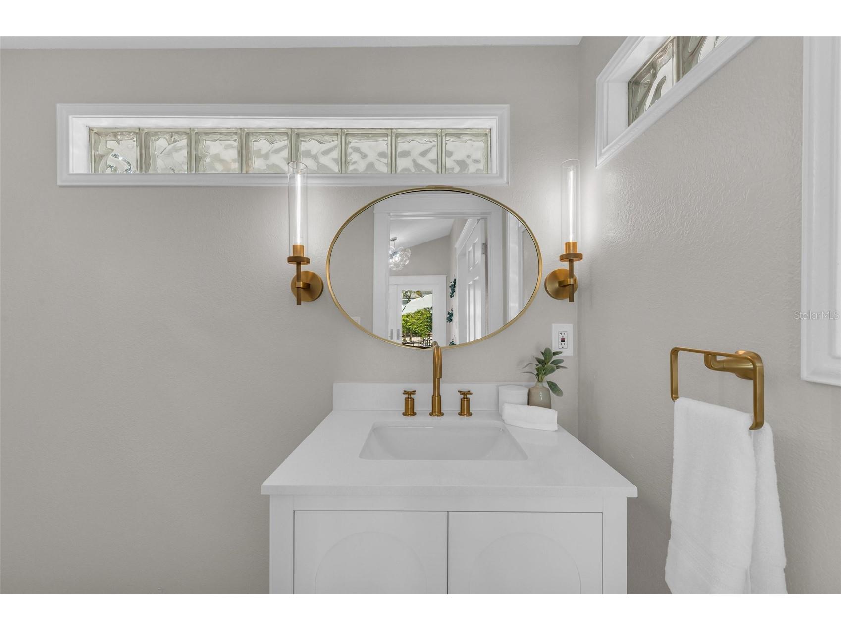 1611 Hyde Park Street Sarasota FL 34239 A4683619 image46
