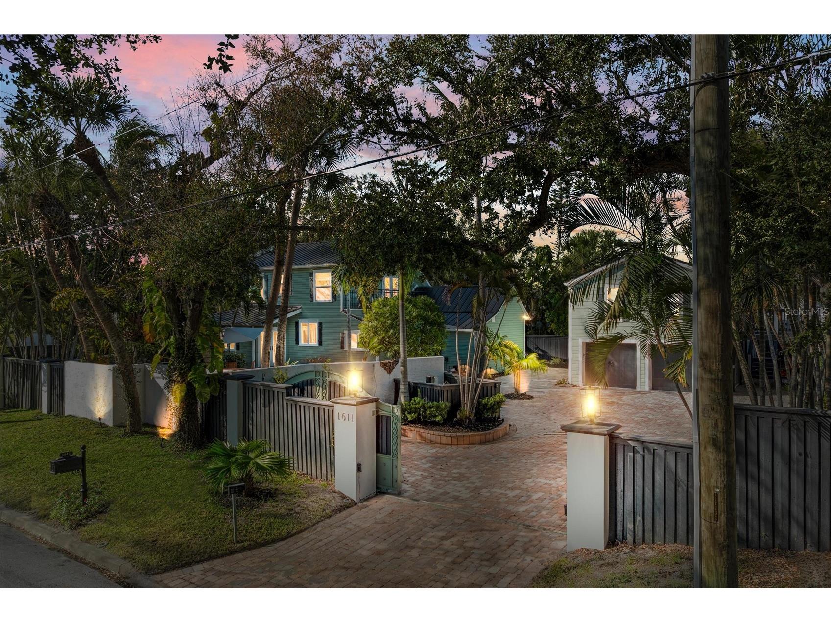 1611 Hyde Park Street Sarasota FL 34239 A4683619 image6
