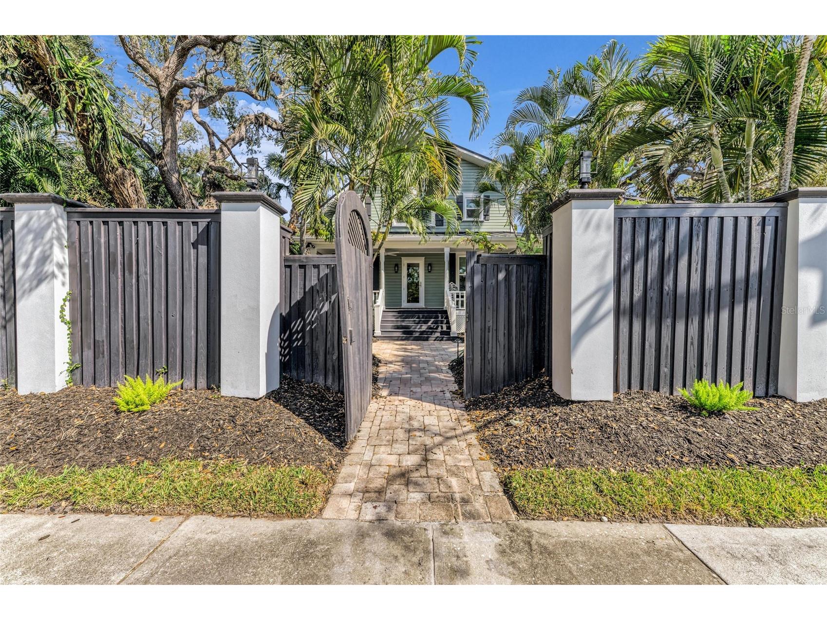1611 Hyde Park Street Sarasota FL 34239 A4683619 image7