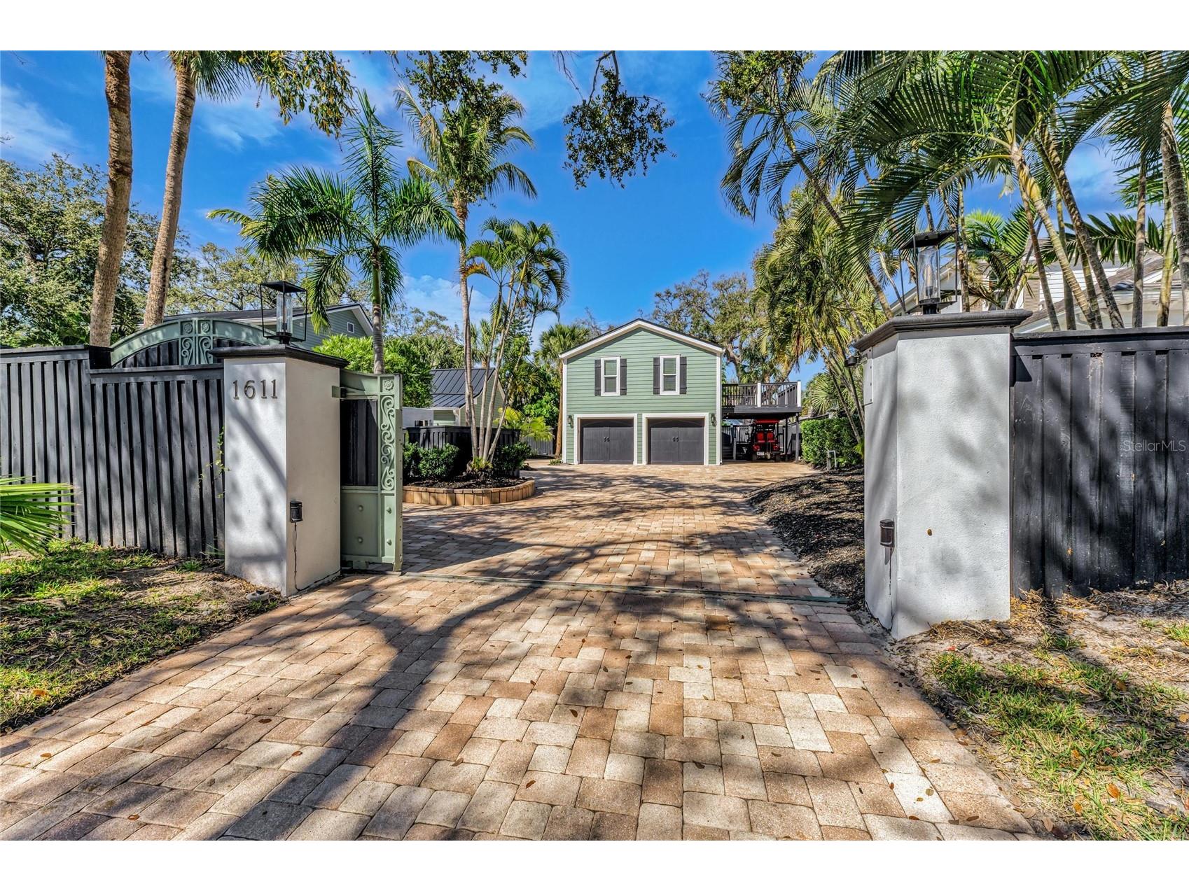 1611 Hyde Park Street Sarasota FL 34239 A4683619 image89