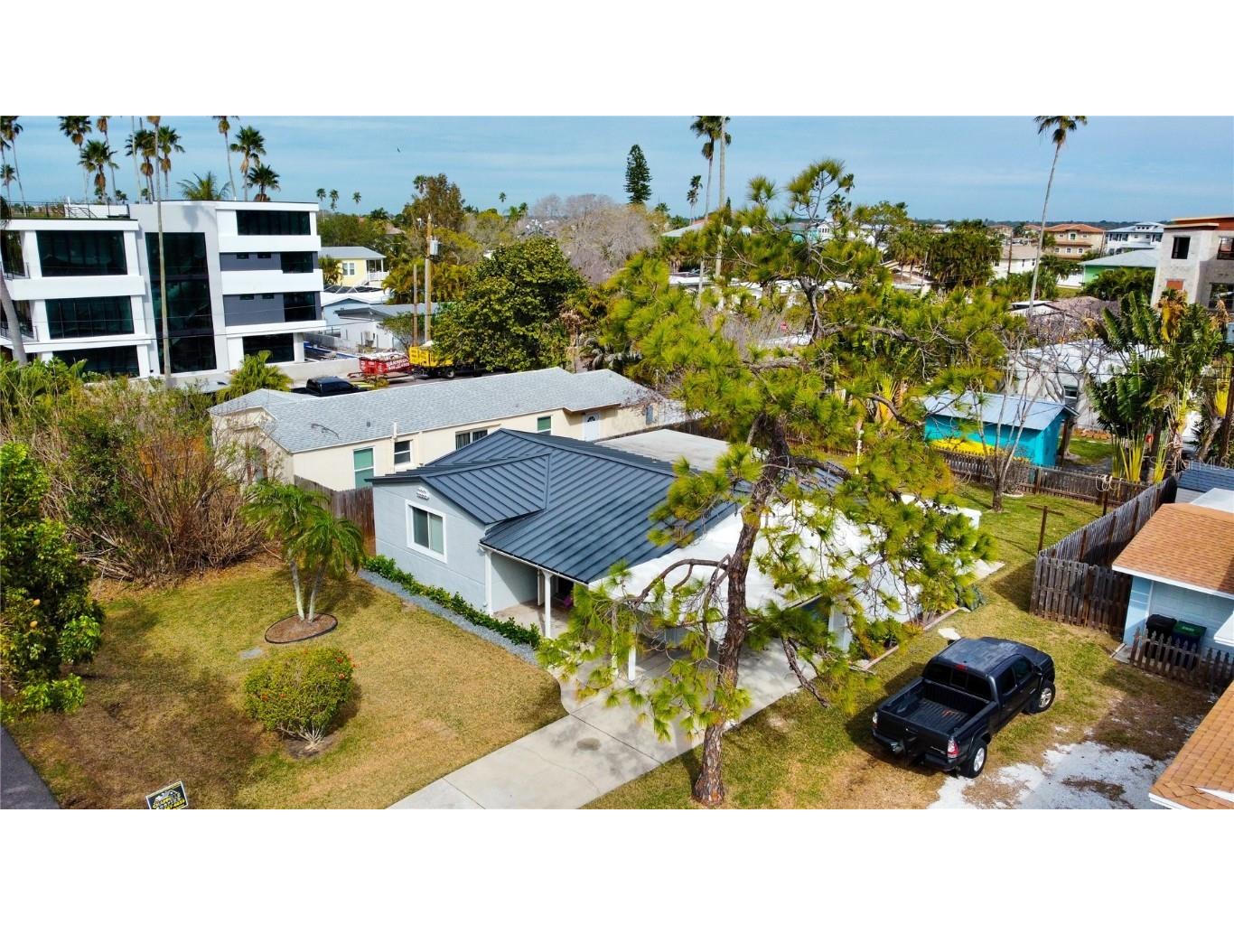 16111 1st Street E Redington Beach FL 33708 A4595480 image1