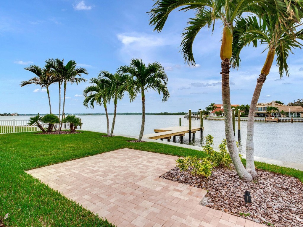 16113 5th Street E Redington Beach FL 33708 - INTERCOASTAL WATERWAY U8182879 image1