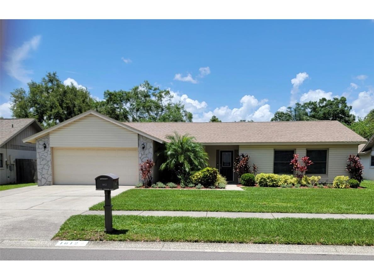 1612 Shady Leaf Drive Valrico FL 33596 A4652645 image1