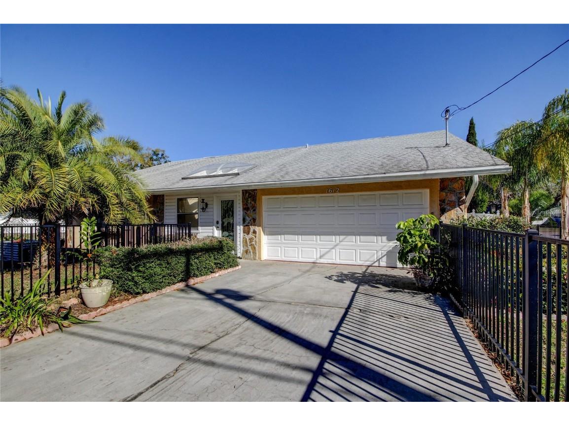 1612 Sunset Drive Tarpon Springs FL 34689 TB8332178 image1