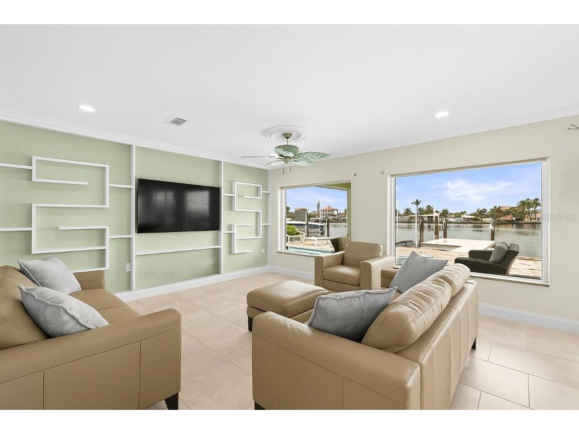 16129 4th Street E Redington Beach FL 33708 TB8452580 image8