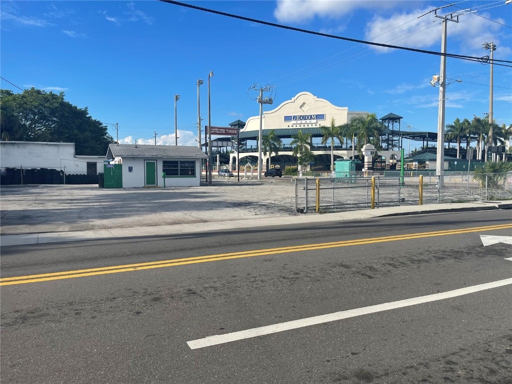 1614 9th Street W Bradenton FL 34205 A4613494 image1