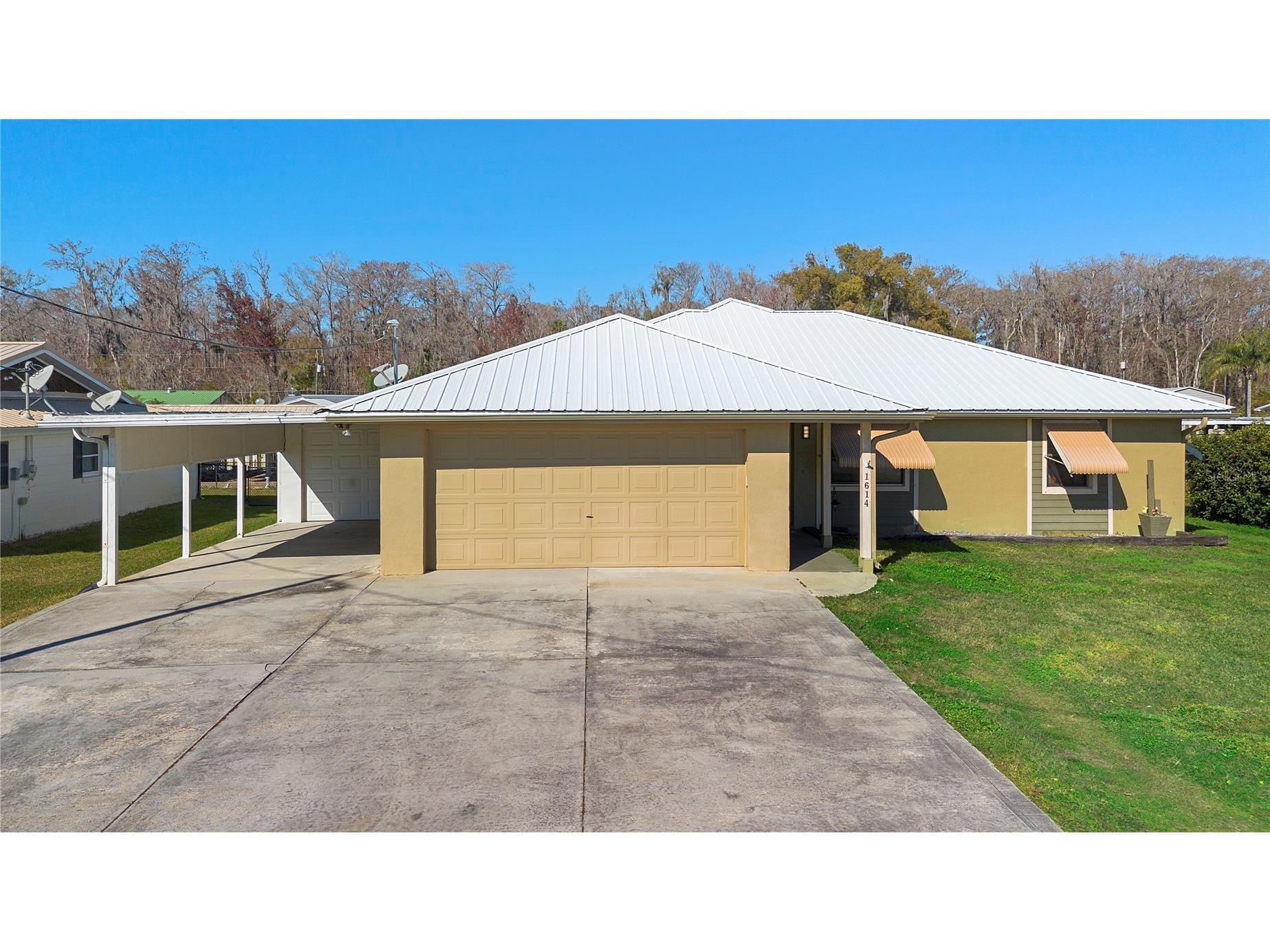 1614 Paradise Lane Astor FL 32102 V4945603 image1