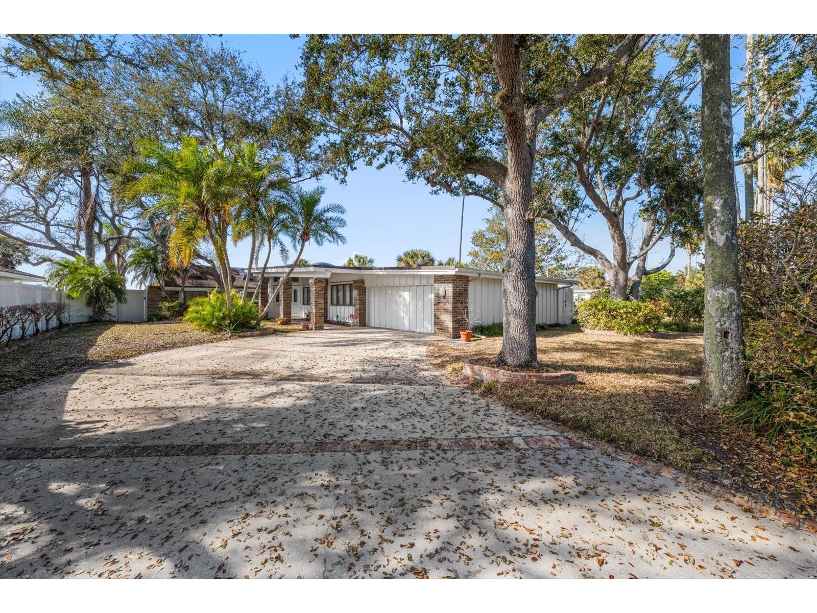 1614 Santa Barbara Drive Dunedin FL 34698 TB8442127 image10