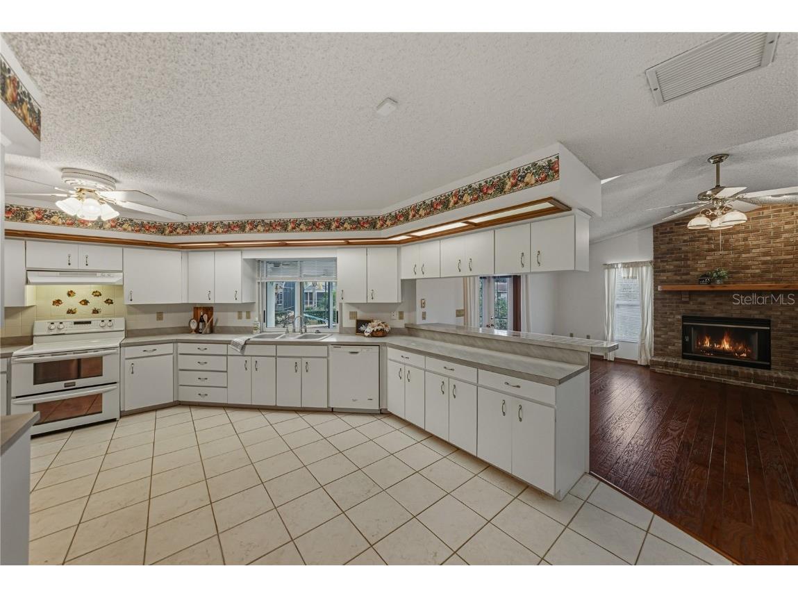 1615 Lady Bowers Trail Lakeland FL 33809 TB8429485 image40