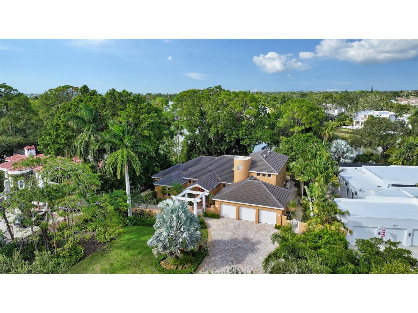 1615 S Lake Shore Drive Sarasota FL 34231 A4585802 image1