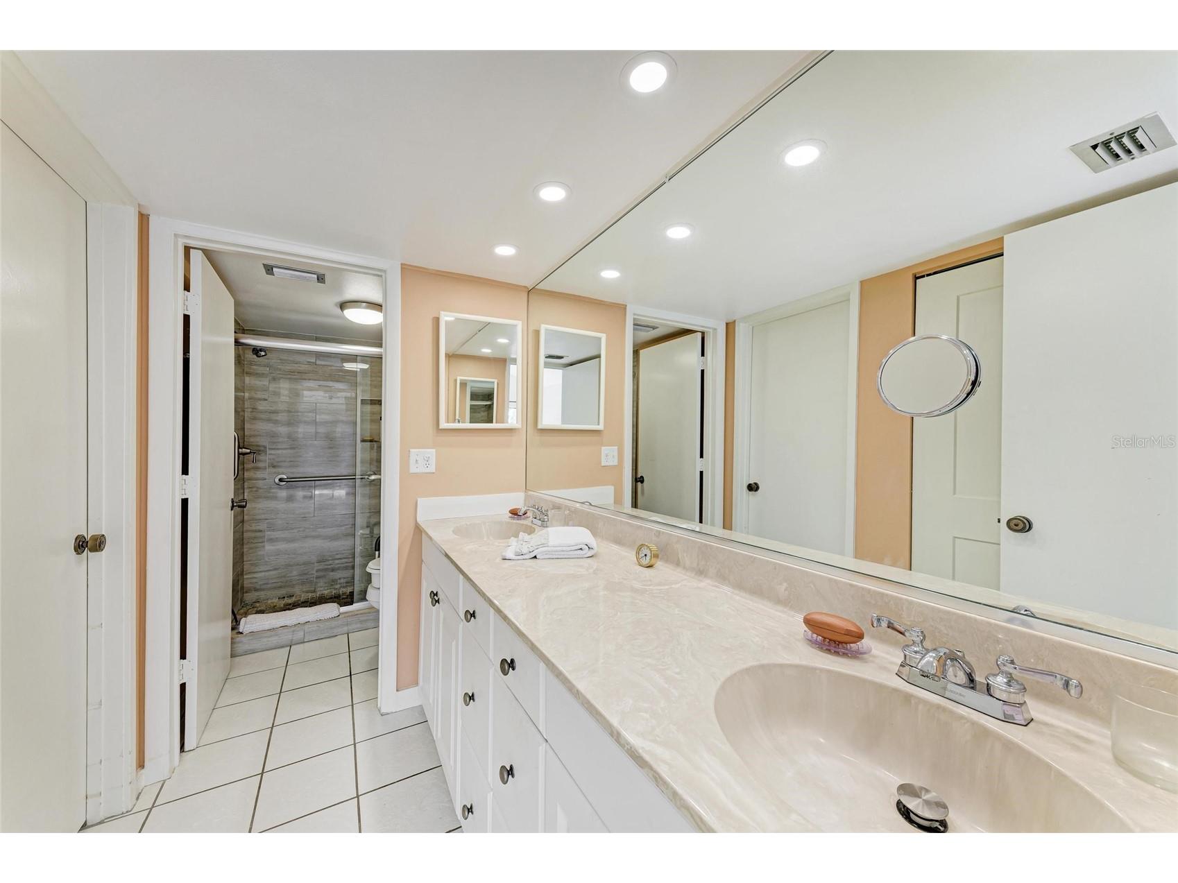 1617 Bayhouse Court #121 Sarasota FL 34231 A4677618 image26