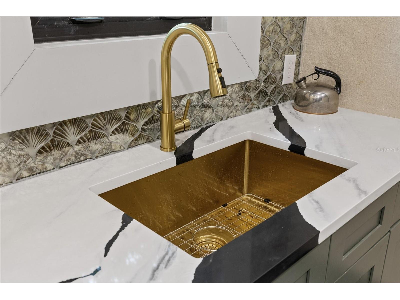 1618 12th Street S Saint Petersburg FL 33705 W7886720 image21