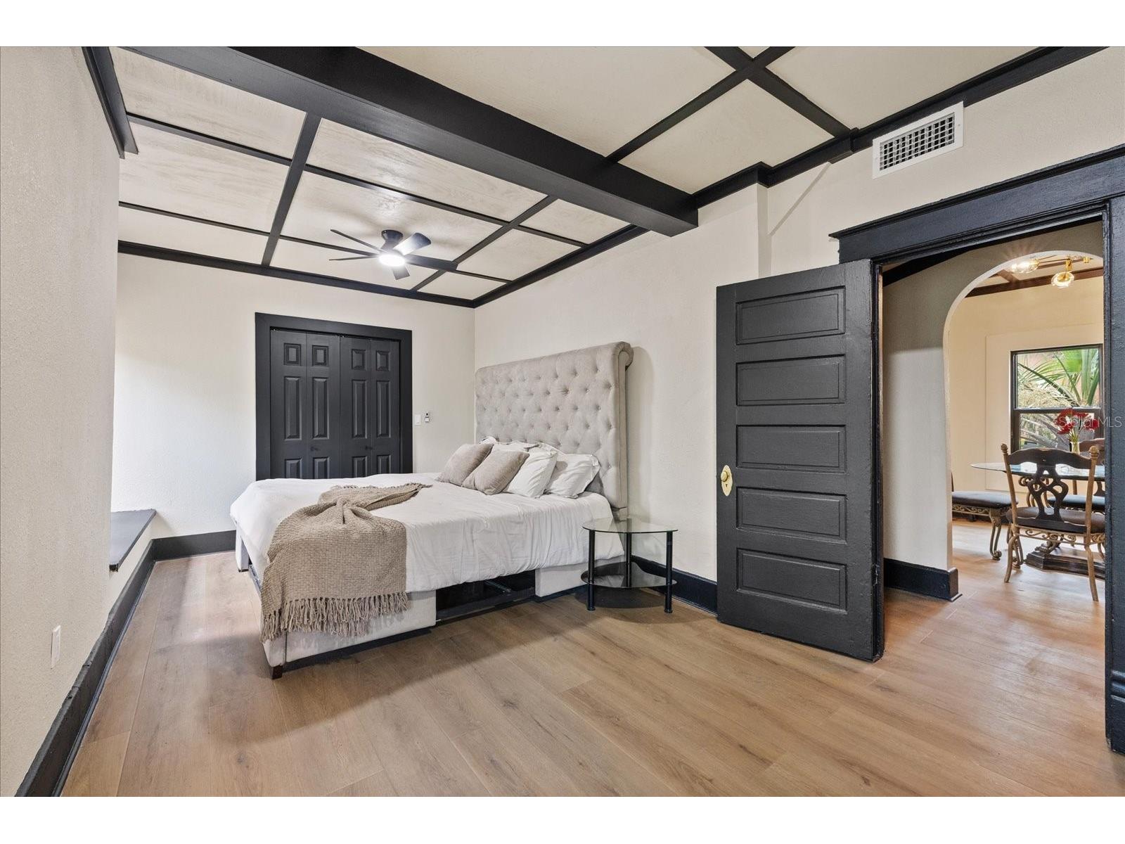 1618 12th Street S Saint Petersburg FL 33705 W7886720 image25