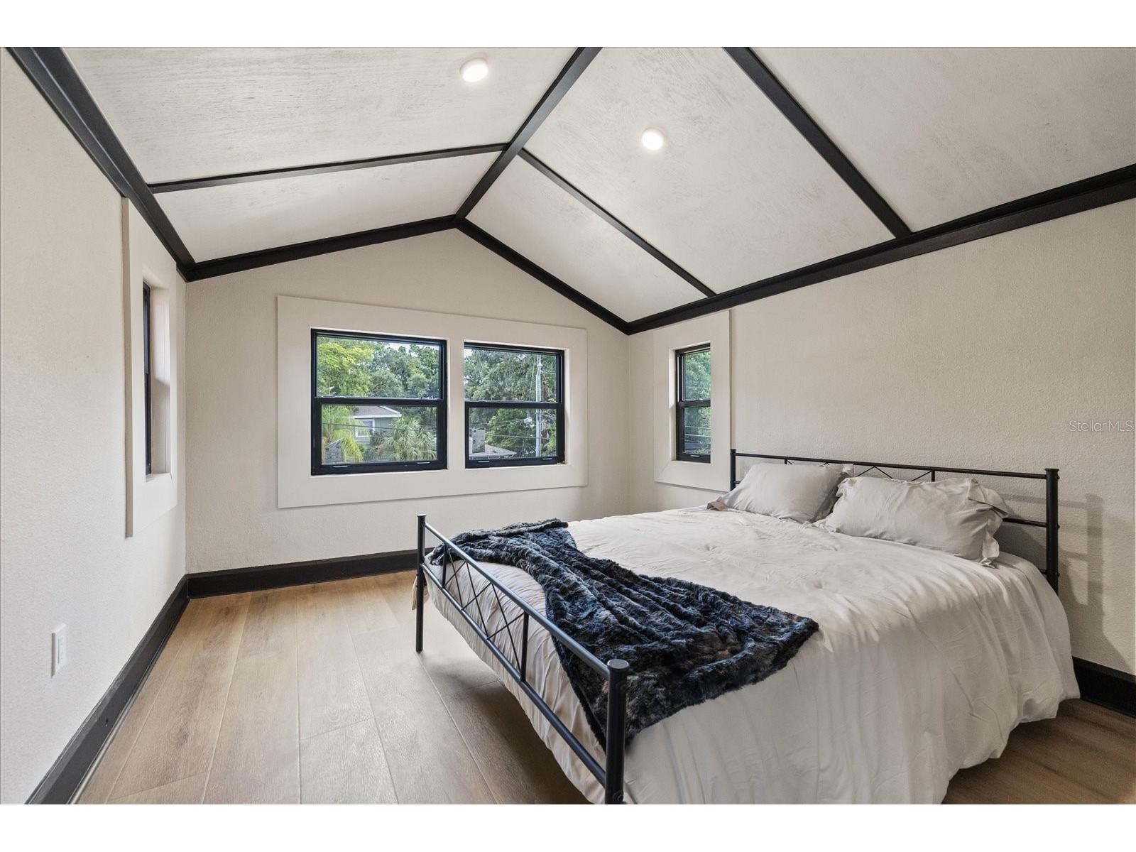 1618 12th Street S Saint Petersburg FL 33705 W7886720 image33