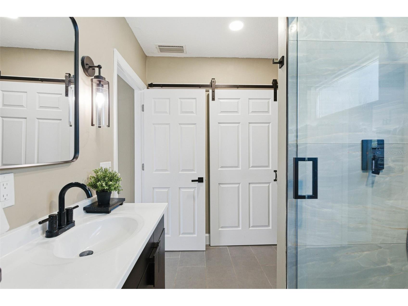 162 41st Avenue NE Saint Petersburg FL 33703 TB8470364 image15