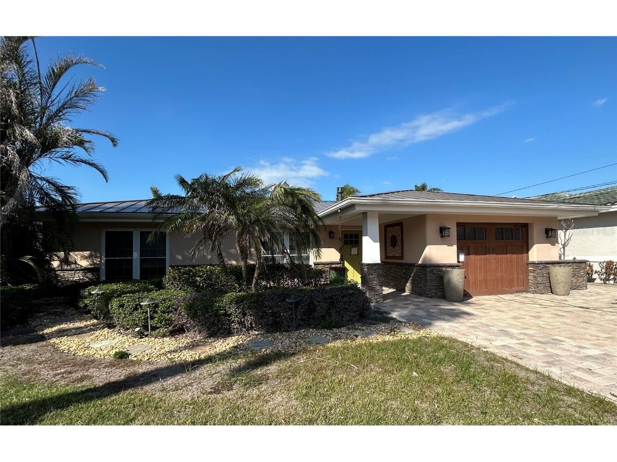 162 Bayside Drive Clearwater Beach FL 33767 - INTRACOASTAL TB8355982 image1